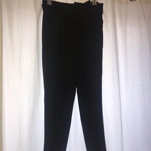 Black Capri pants